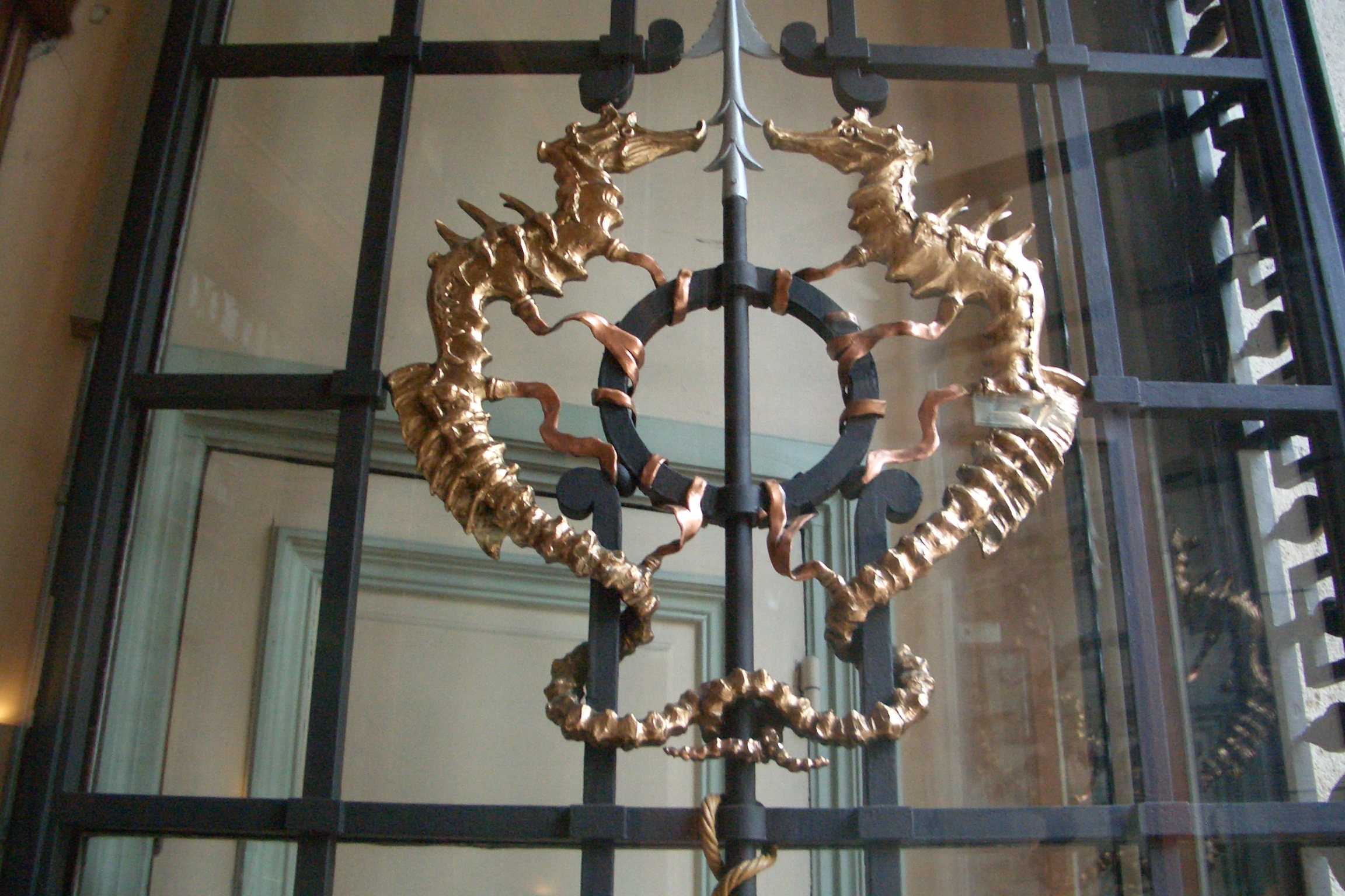 Paris seahorses